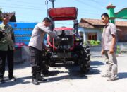 Dukung Ketahanan Pangan Nasional, Polres Kudus Serahkan Alsintan untuk Poktan Binaan