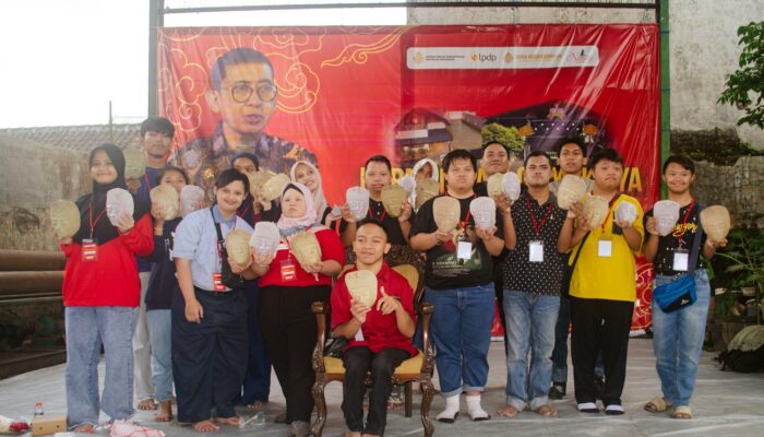 Sanggar Nareswari Latih Anak Berkebutuhan Khusus Membuat Topeng Malangan Bernilai Ekonomi