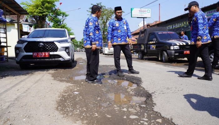 Bupati Sragen Tinjau 7 Ruas Jalan Rusak, Perbaikan Dikebut Tahun 2026