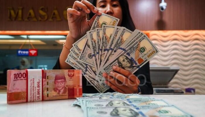 Pelemahan Rupiah Bisa Picu Kenaikan Harga, Ekonom Bagikan Langkah Bijak Kelola Keuangan