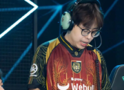 Pelatih Timnas MLBB Indonesia Kenny Xepher Deo dalam konferensi pers di MPL Arena Jakarta