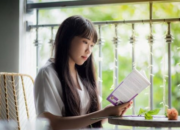 Mengapa Membaca Buku di Tempat Umum Terasa Lebih Menenangkan? Ini 5 Alasannya