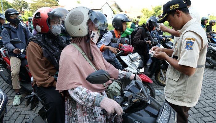 Pemkot Surabaya dan Pemprov Jatim Gelar Operasi Pajak Kendaraan, Dorong Kepatuhan Warga