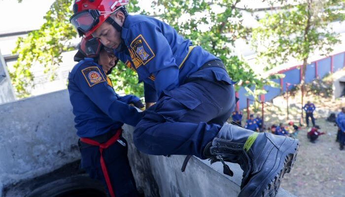 Pemkot Surabaya Tingkatkan Kompetensi Damkar, 50 Personel Ikuti Pelatihan Firefighter Level 2  Meta Deskripsi: