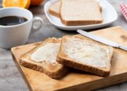 Sarapan Roti dan Buah atau Nasi dengan Lauk Lengkap? Ketahui Perbedaan Kalori dan Kandungan Gizinya