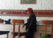 Komunitas Pegiat Lingkungan LGI, saat melaporkan ke Kejaksaan Nganjuk