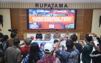 Kepolisian memberikan keterangan di hadapan wartawan di Mapolres Probolinggo Kota, Jumat (17/7/2026)