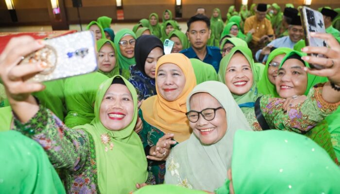 Khofifah Hadiri Deklarasi Muslimat NU Riau, Serukan PBB Hentikan Perang dan Wujudkan Perdamaian Dunia