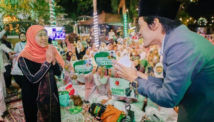 Khofifah Bersama Ribuan Jemaah Berselawat Bareng Gus Iqdam, Ajak Perkuat Ikhtiar Spiritual untuk Keberkahan Jawa Timur