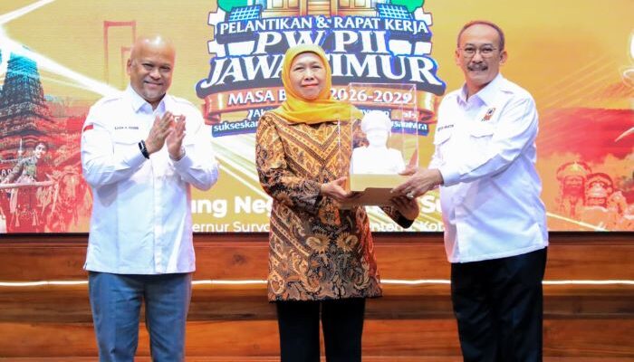 Ilham Habibie Lantik PW PII Jatim, Khofifah Ajak Perkuat Kolaborasi dan Inovasi Bangun Infrastruktur Nasional