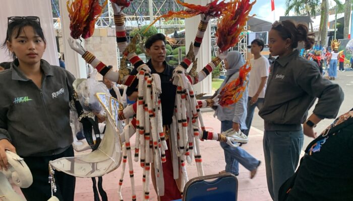 Dewi Bumi di Panggung Utama Jember Fashion Carnaval 2026