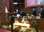 Tok! DPRD Jatim dan Gubernur Khofifah Sahkan Perda Pertanggungjawaban APBD 2025