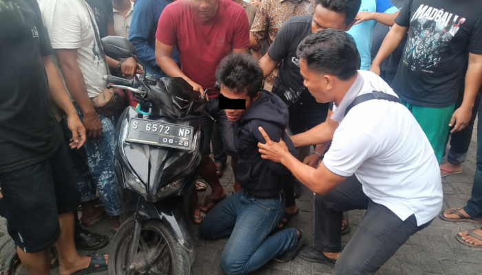 Curi Motor di Halaman Masjid Berujung Apes, Dua Pelaku Diringkus Warga