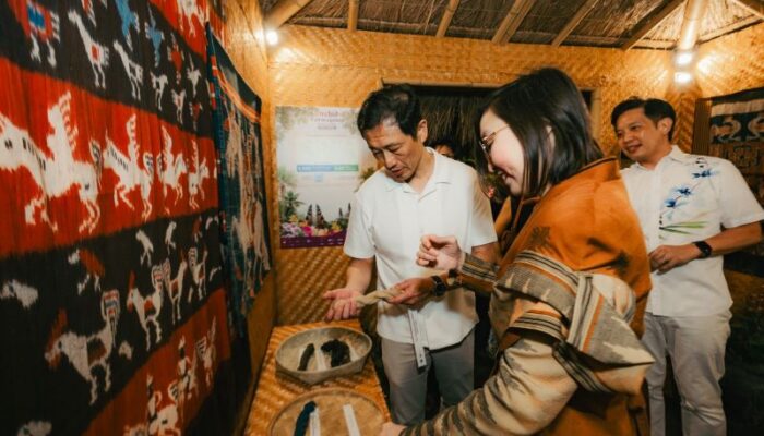 Astra Kenalkan Tenun Ikat Sumba dan Pemberdayaan Perempuan di Indonesia–Singapore Orchid Extravaganza 2026