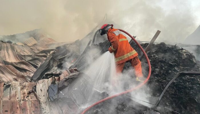 Gudang Arang Batok Kelapa di Kalijambe Sragen Ludes Terbakar, Diduga Dipicu Percikan Tungku