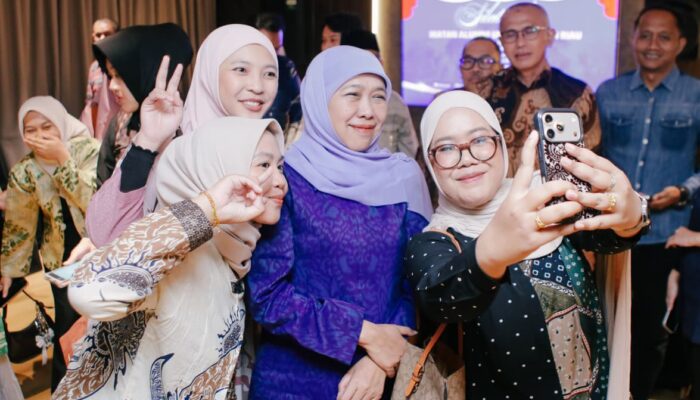 Perkuat Jejaring Alumni Global, Khofifah Ajak IKA UNAIR Riau Jadikan Jatim ‘Rumah Belajar Bersama’