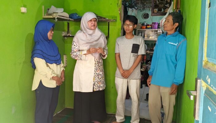 Lolos PENS ITS Terganjal Biaya, Reni Astuti Turun Tangan Selamatkan Mimpi Anak Kuli Bangunan di Surabaya