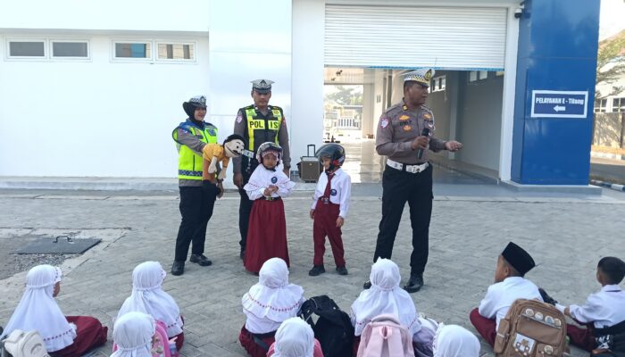 Puluhan Siswa SDI Salsabila Sambangi Markas Satlantas Polres Nganjuk