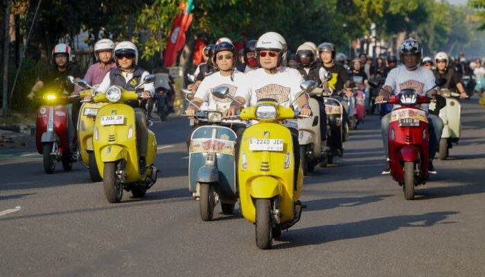 Lamongan Vespa Day 2026 Semarakkan Hari Jadi ke-457, Scooterist Gaungkan Solidaritas “Satu Vespa Sejuta Saudara”