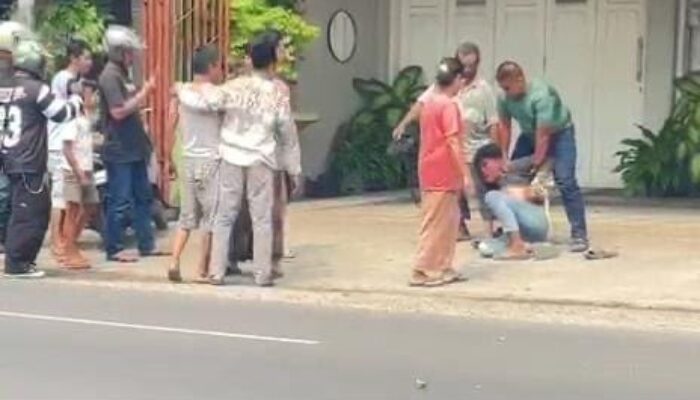 Kepergok Gasak Motor Pelayat di Mojokerto, Satu Pelaku Babak Belur Dihakimi Massa