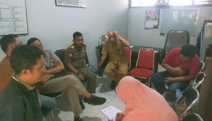 Kena Pungli Lahan Aset, Sulastri Janda Penjual Nasi Menangis di Depan Camat Mulyorejo