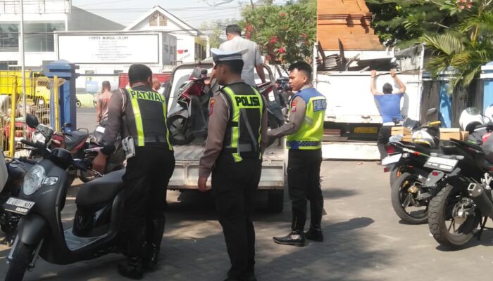 Operasi Gabungan di Terminal Mojosari: 36 Kendaraan Penunggak Pajak dan Habis KIR Ditindak