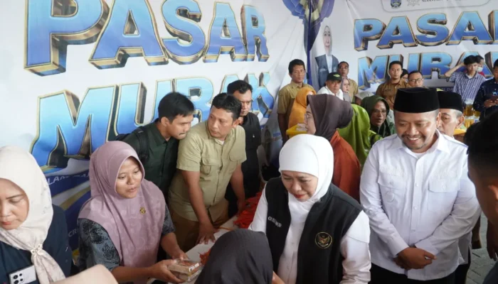 Gubernur Khofifah Tinjau Pasar Murah di Sampang, Transaksi Warga Menembus Rp60,6 Juta