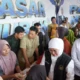 Gubernur Khofifah Tinjau Pasar Murah di Sampang, Transaksi Warga Menembus Rp60,6 Juta