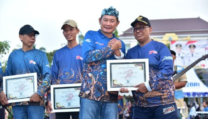 Hari Koperasi ke-79, Lamongan Gelar Fun Walk Bersama 200 Mahasiswa Internasional dari 43 Negara