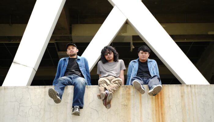 Dari Hobi Jadi Karya: Konsistensi MegaSnake, Trio Pop-Rock Surabaya Menuju Album Perdana