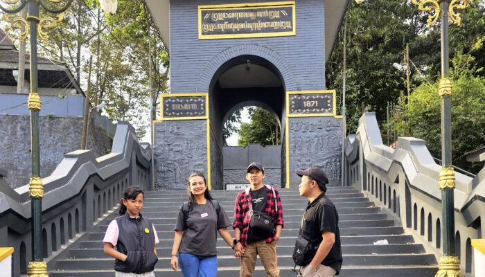 Gunung Kawi: Menanti Keberuntungan Jatuh dari Langit, Seni Bersabar dan Akulturasi di Pesarean Eyang Djoega