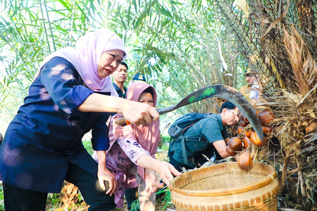 Gubernur Khofifah