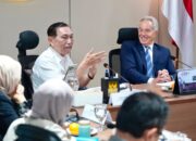 Senang sekali hari ini bisa bertemu lagi dengan kawan lama, mantan Perdana Menteri Inggris, Tony