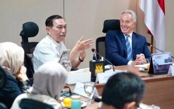 Senang sekali hari ini bisa bertemu lagi dengan kawan lama, mantan Perdana Menteri Inggris, Tony