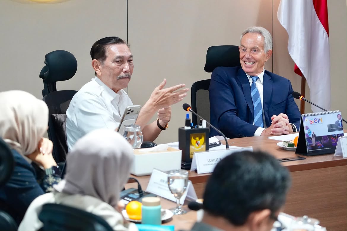 Senang sekali hari ini bisa bertemu lagi dengan kawan lama, mantan Perdana Menteri Inggris, Tony