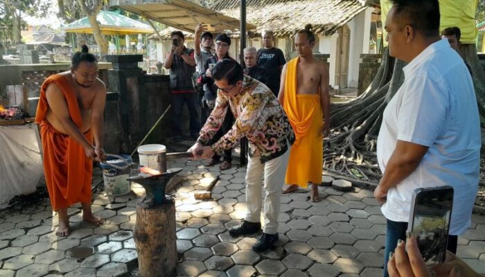 Kartasura Urunan Gawe Keris, Tradisi Gotong Royong Warga Hidupkan Warisan Budaya Keris