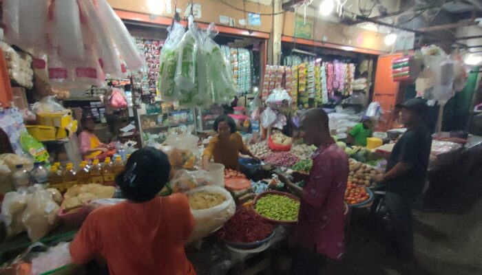 Harga Sembako di Pasar Rembang Turun Selama Program MBG Libur, Daya Beli Warga Meningkat