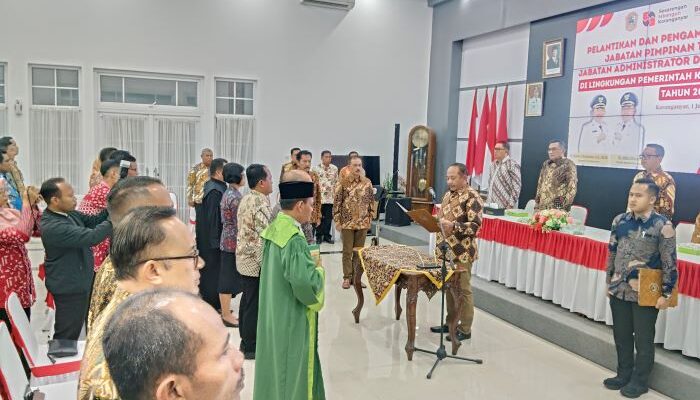 Bupati Karanganyar Lantik 75 Pejabat Eselon III dan IV, Tekankan Sinergi Tingkatkan Pelayanan Publik