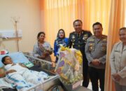 Kapolres Blora Jenguk Bayi yang Lahir di Hari Bhayangkara ke-80, Beri Doa dan Tali Asih