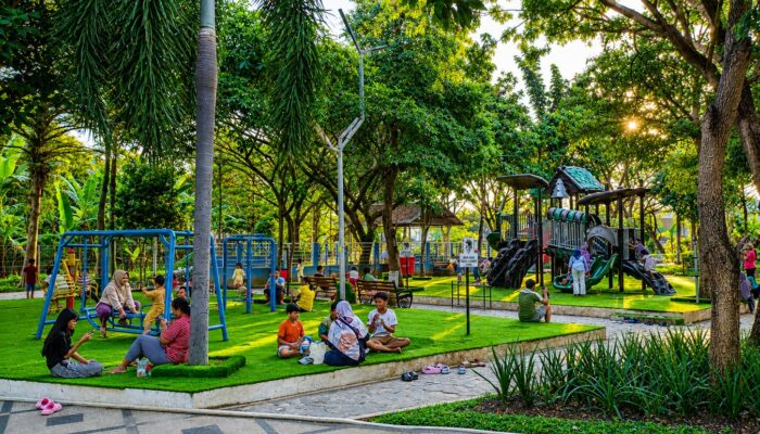 Libur Sekolah, Taman Cahaya Dipadati Warga yang Berburu Rekreasi Murah dan Ruang Hijau