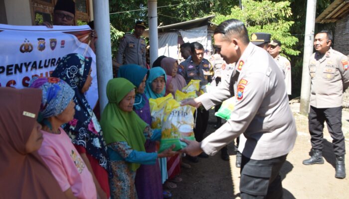 Hari Bhayangkara ke-80, Polres Bondowoso Bagikan Beras Gratis untuk Warga Desa Curahpoh