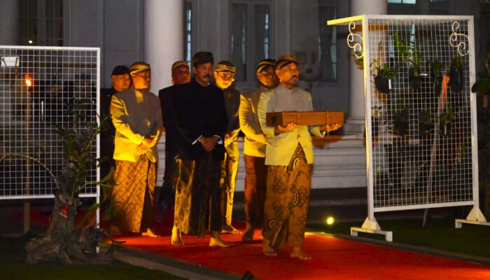 Jamasan Pusaka Kyai Pamot dan Kyai Jaran Bigar di Karanganyar, Simbol Merawat Budaya dan Menyucikan Diri