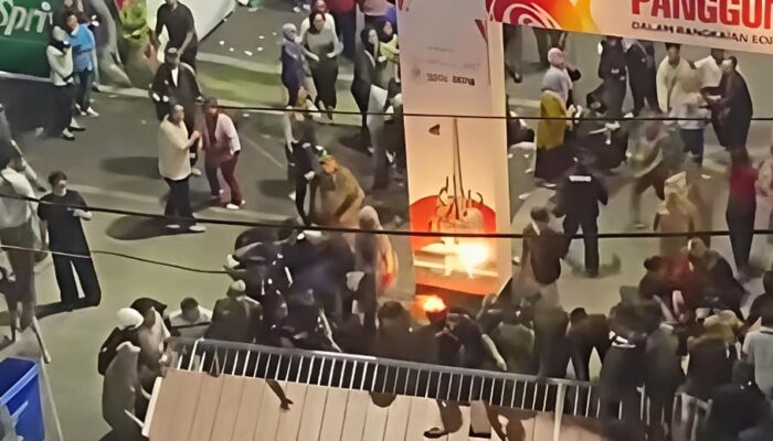 Konser Hiburan Rakyat Surabaya Diwarnai Kericuhan, Dua Petugas Jadi Korban