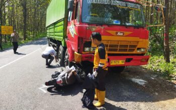 Pulang Belanja, Mahasiswi Tewas Tertabrak Truk Boks Muatan Masker di Alas Kemlagi