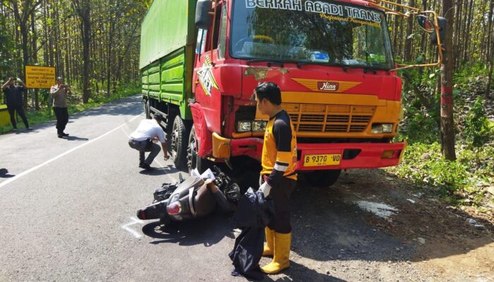 Pulang Belanja, Mahasiswi Tewas Tertabrak Truk Boks Muatan Masker di Alas Kemlagi