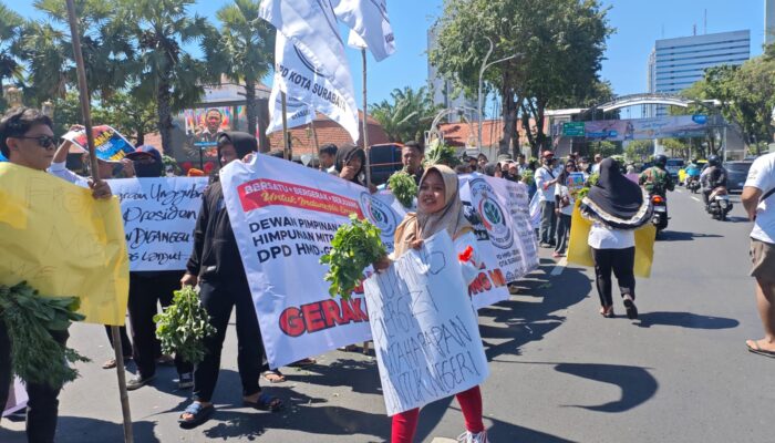 Menjaga Rantai Pasok Gizi: Ratusan Petani dan Mitra Dapur MBG se-Jatim Gelar Aksi Damai di Grahadi Tuntut Evaluasi Tata Kelola