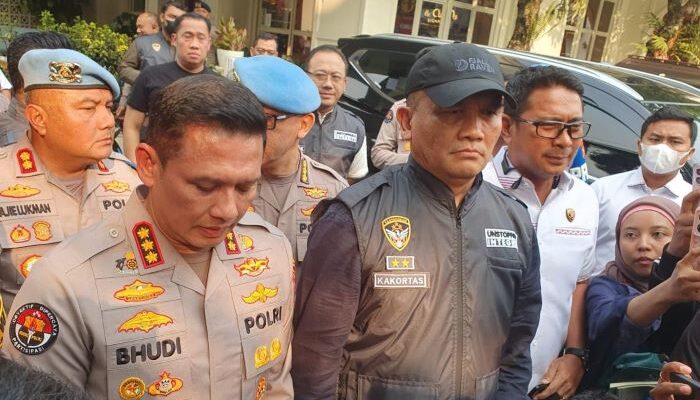 Kortas Tipidkor dan Polda Metro Geledah Cafe dan Money Changer