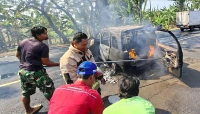 Mobil Daihatsu Taruna Terbakar Usai Isi Pertalite di SPBU Sukomoro Nganjuk