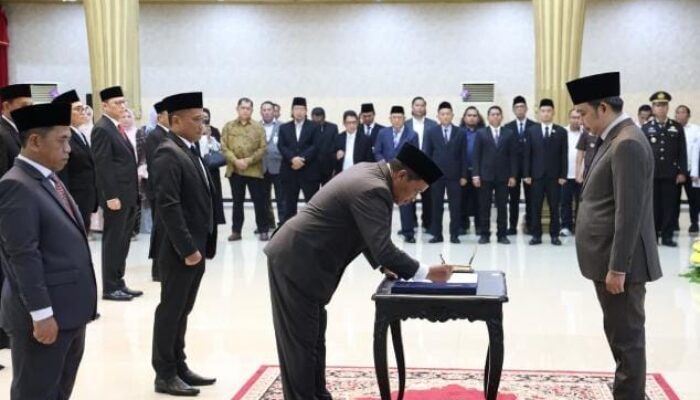 Bupati Jember Lantik Direksi dan Dewan Pengawas BUMD, Beri Waktu Dua Pekan Ciptakan Terobosan