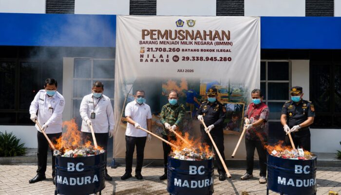 Rokok Ilegal Dimusnahkan di Pamekasan